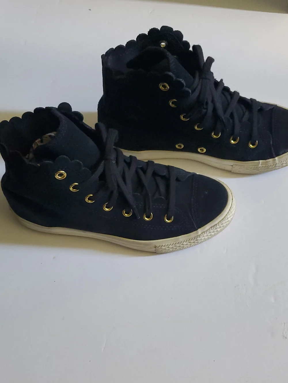 Converse Chuck Taylor All Stars Black Suede High-Top Scalloped Size Youth 3